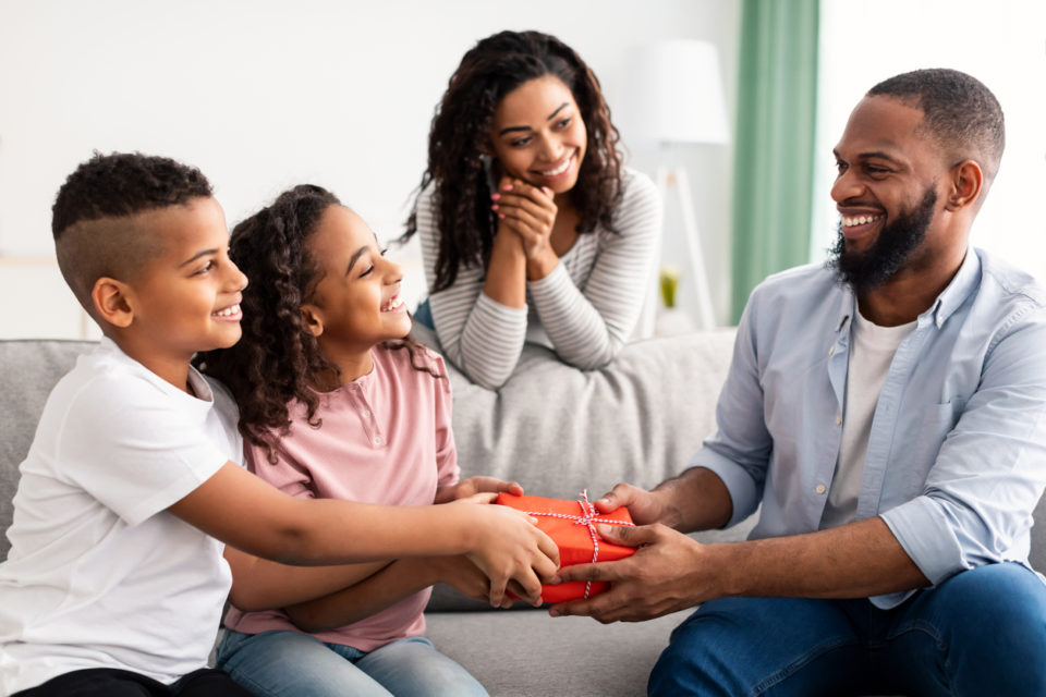 kids celebrating father's day, greeting dad